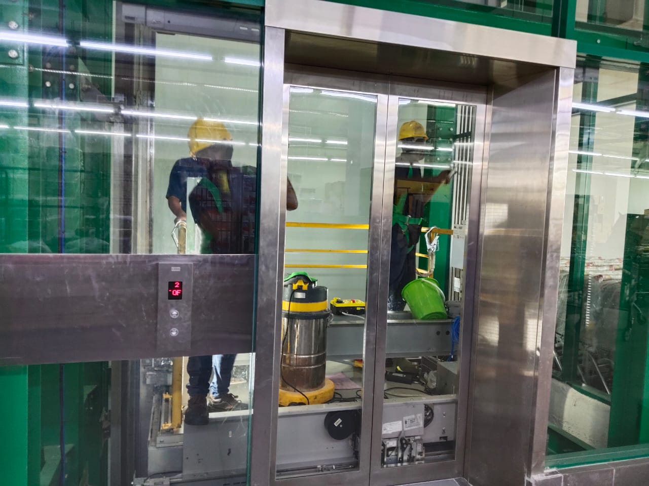 window and glass panel cleaning Malaysia